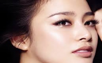 Mí mắt giật có phải do xui?